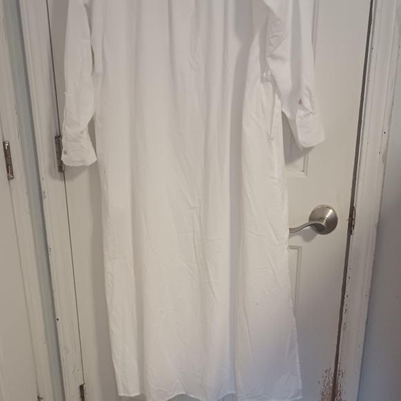 Universal Thread Classic White Button-Down Dress - Picture 12 of 12